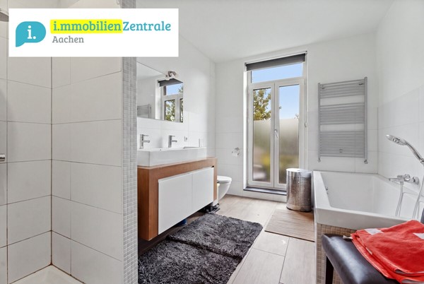 Foto - Te koop: De woning is uit 1925 in de stijl van een klassiek herenhuis en combineert royaal wonen met historische charme en een geheel eigen sfeer in Vaals
